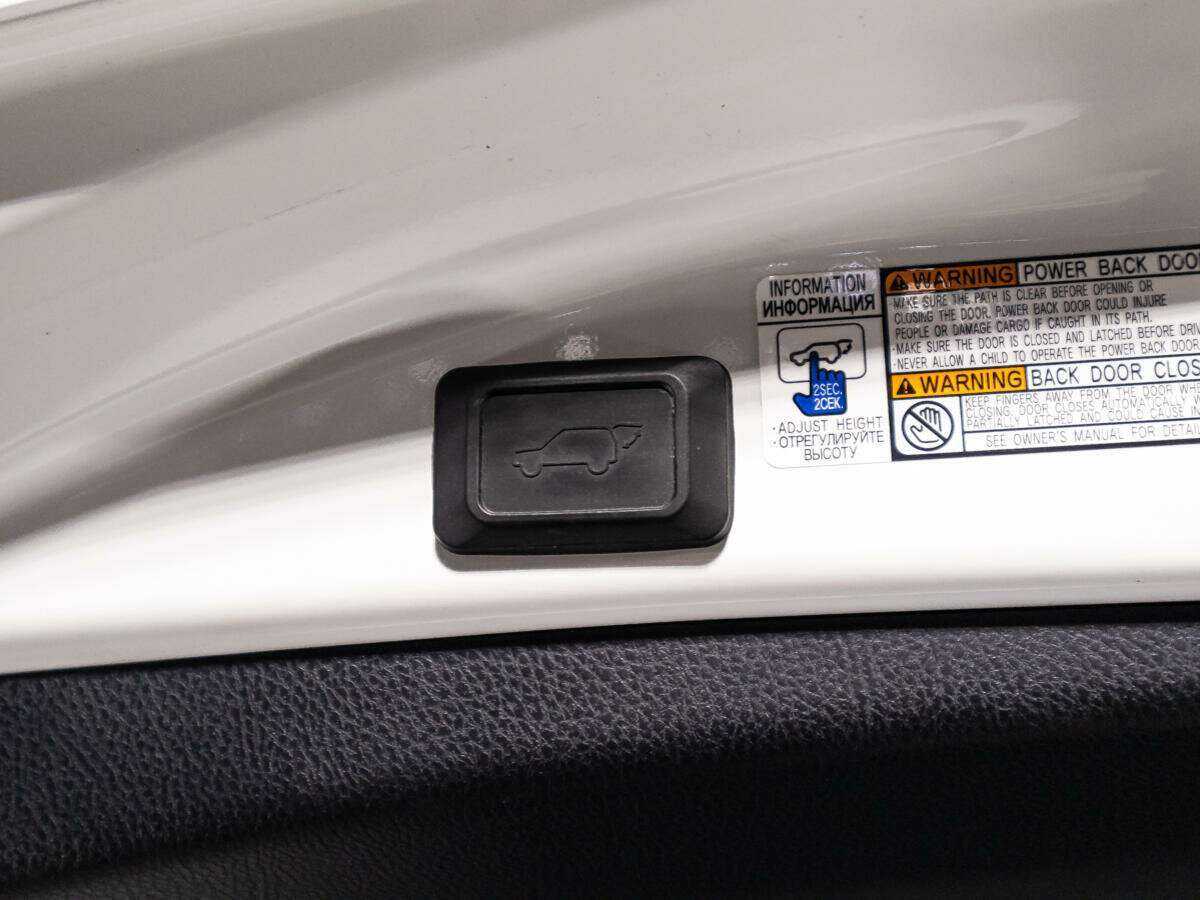 Toyota RAV4, 2018 Фото №16