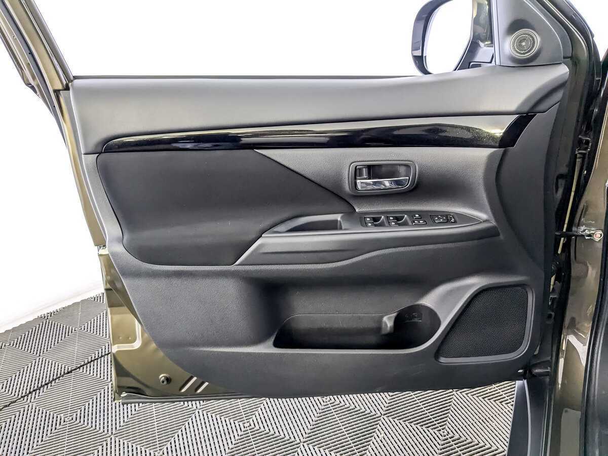 Mitsubishi Outlander, 2021 Фото №14