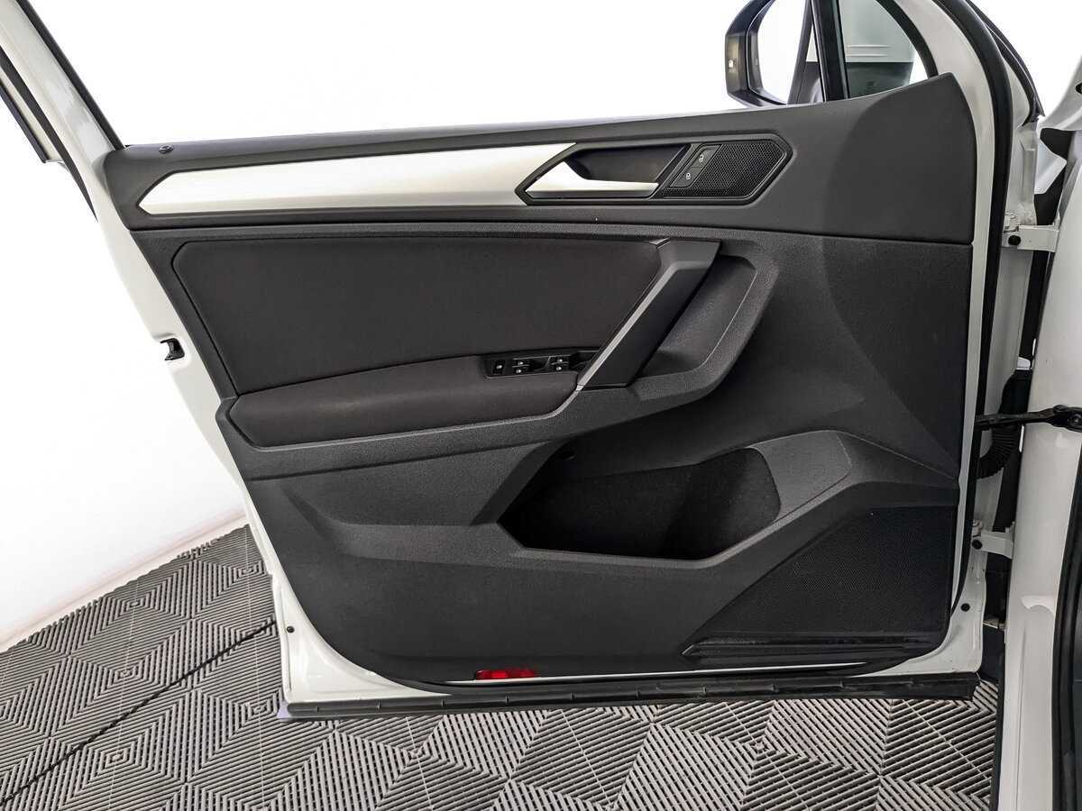Volkswagen Tiguan, 2018 Фото №15