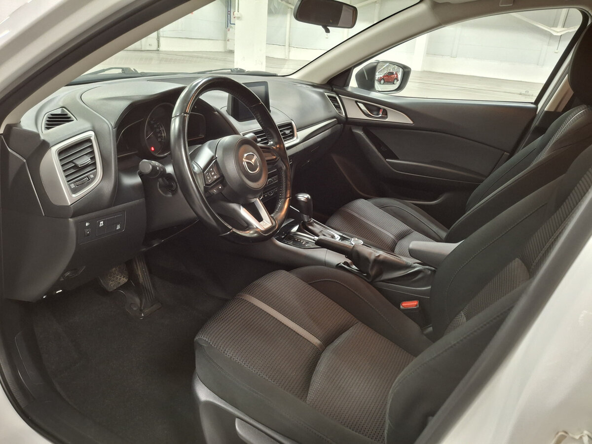 Mazda 3 III (BM) Рестайлинг, 2018 Фото №16