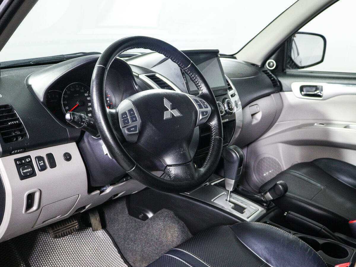 Mitsubishi Pajero Sport, 2012 Фото №11