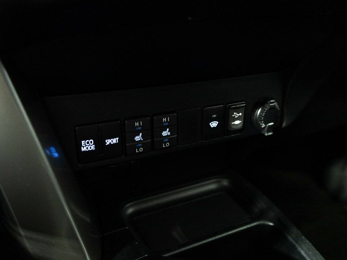 Toyota RAV4 IV (XA40) Рестайлинг, 2016 Фото №16