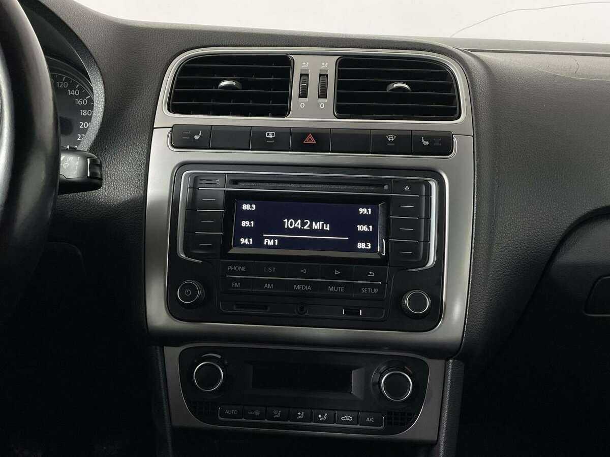 Volkswagen Polo, 2015 Фото №11