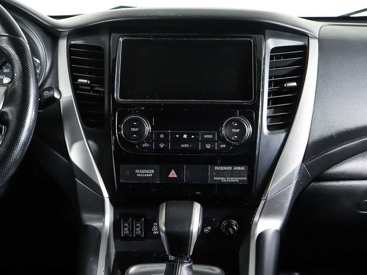 Mitsubishi Pajero Sport, 2018 Фото №12