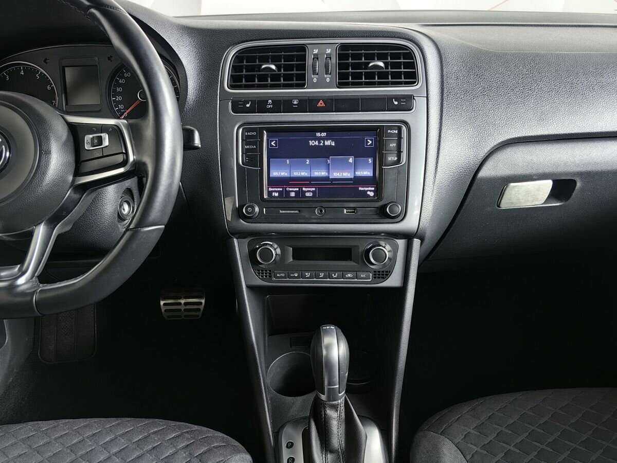 Volkswagen Polo, 2018 Фото №11