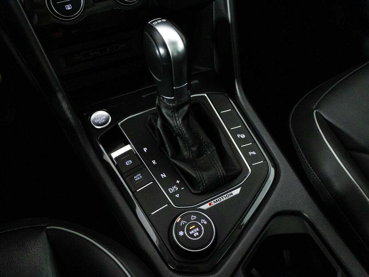 Volkswagen Tiguan, 2018 Фото №19