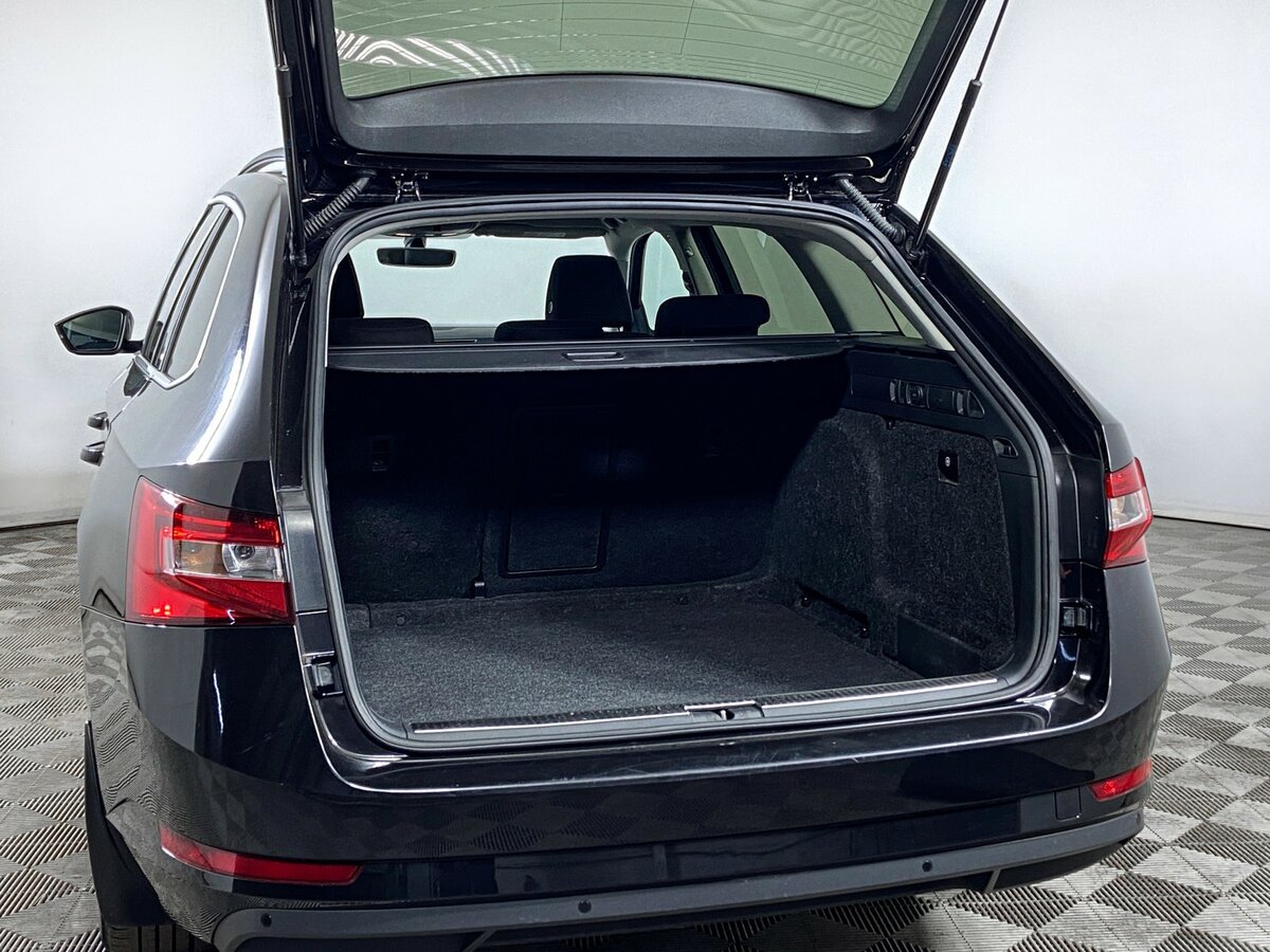Skoda Superb III Рестайлинг, 2020 Фото №6