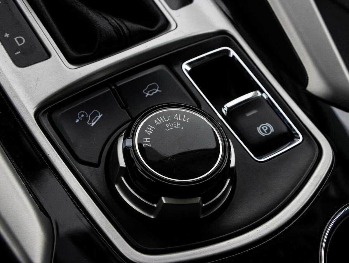 Mitsubishi Pajero Sport, 2017 Фото №16