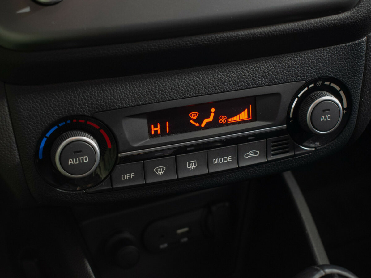 Kia Rio III Рестайлинг, 2016 Фото №13