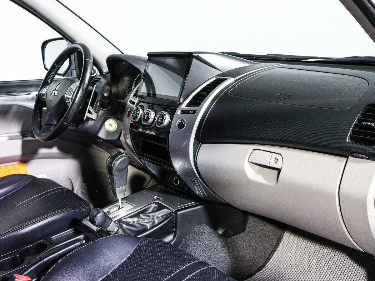 Mitsubishi Pajero Sport, 2012 Фото №6