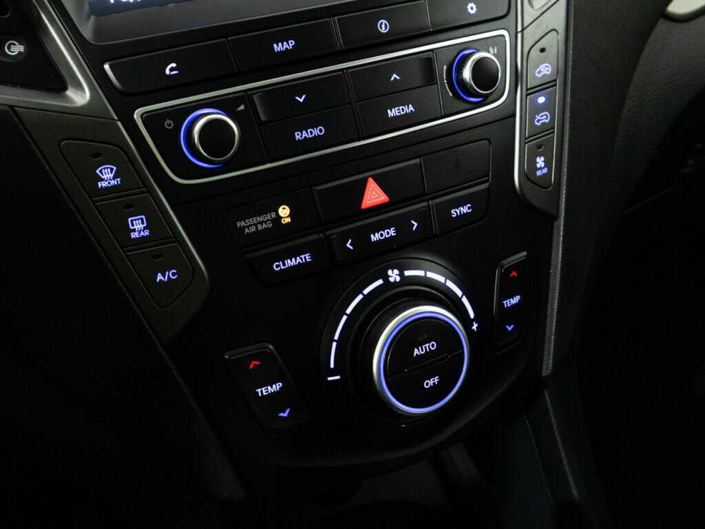 Hyundai Santa Fe Grand, 2018 Фото №16