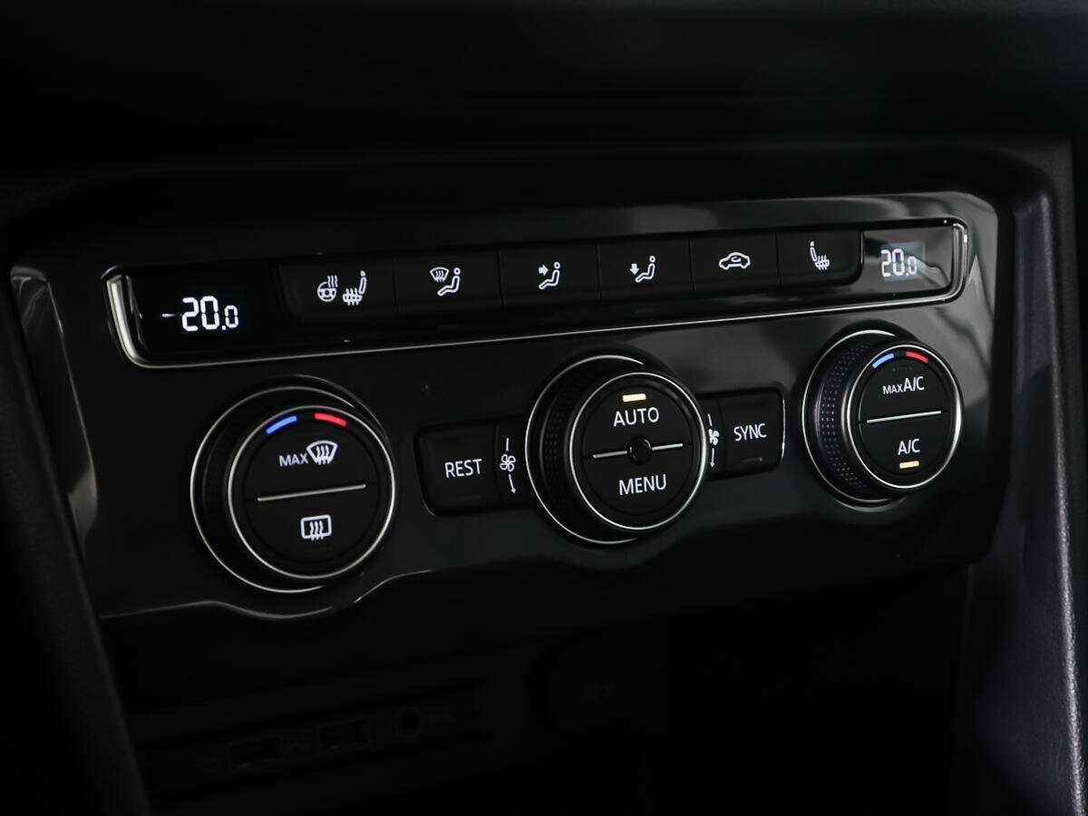 Volkswagen Tiguan, 2018 Фото №19