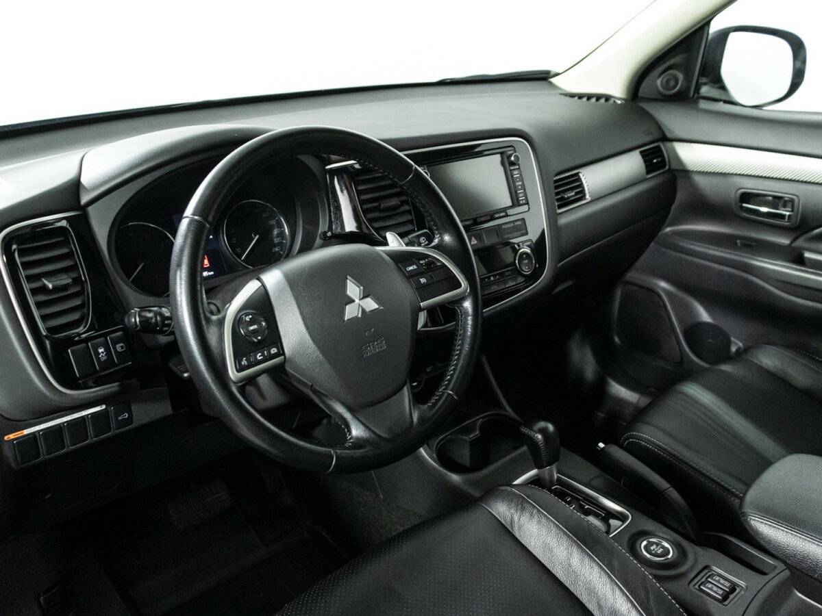 Mitsubishi Outlander III Рестайлинг, 2014 Фото №11