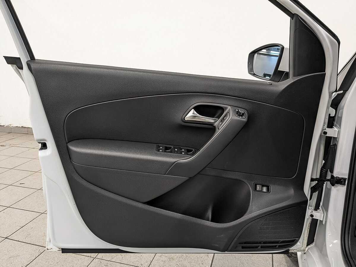 Volkswagen Polo, 2018 Фото №19