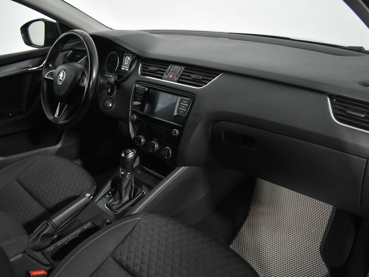 Skoda Octavia III (A7) Рестайлинг, 2017 Фото №12