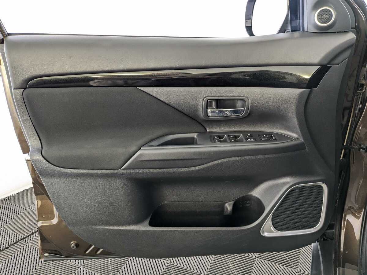 Mitsubishi Outlander, 2022 Фото №11