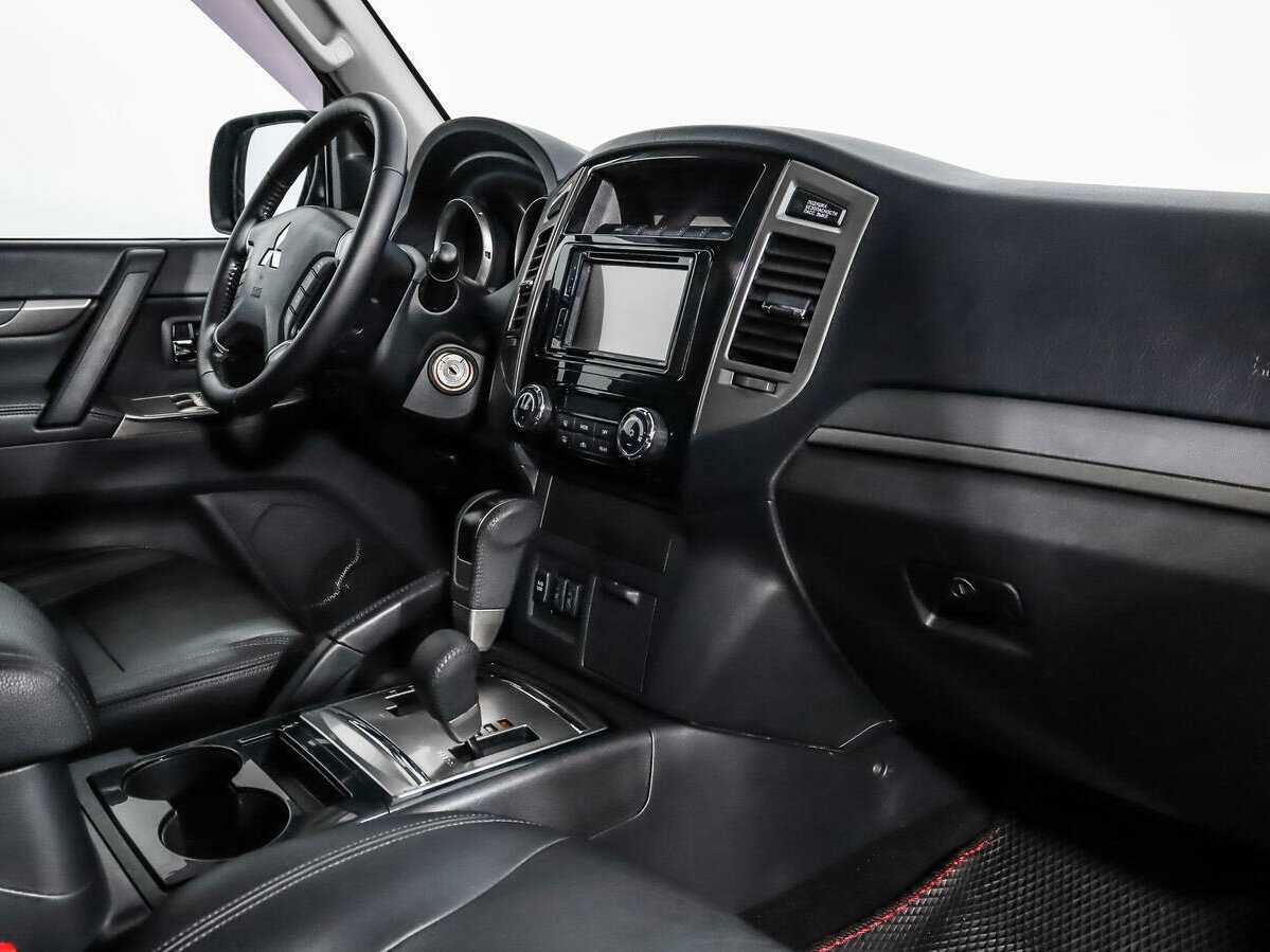 Mitsubishi Pajero, 2015 Фото №12