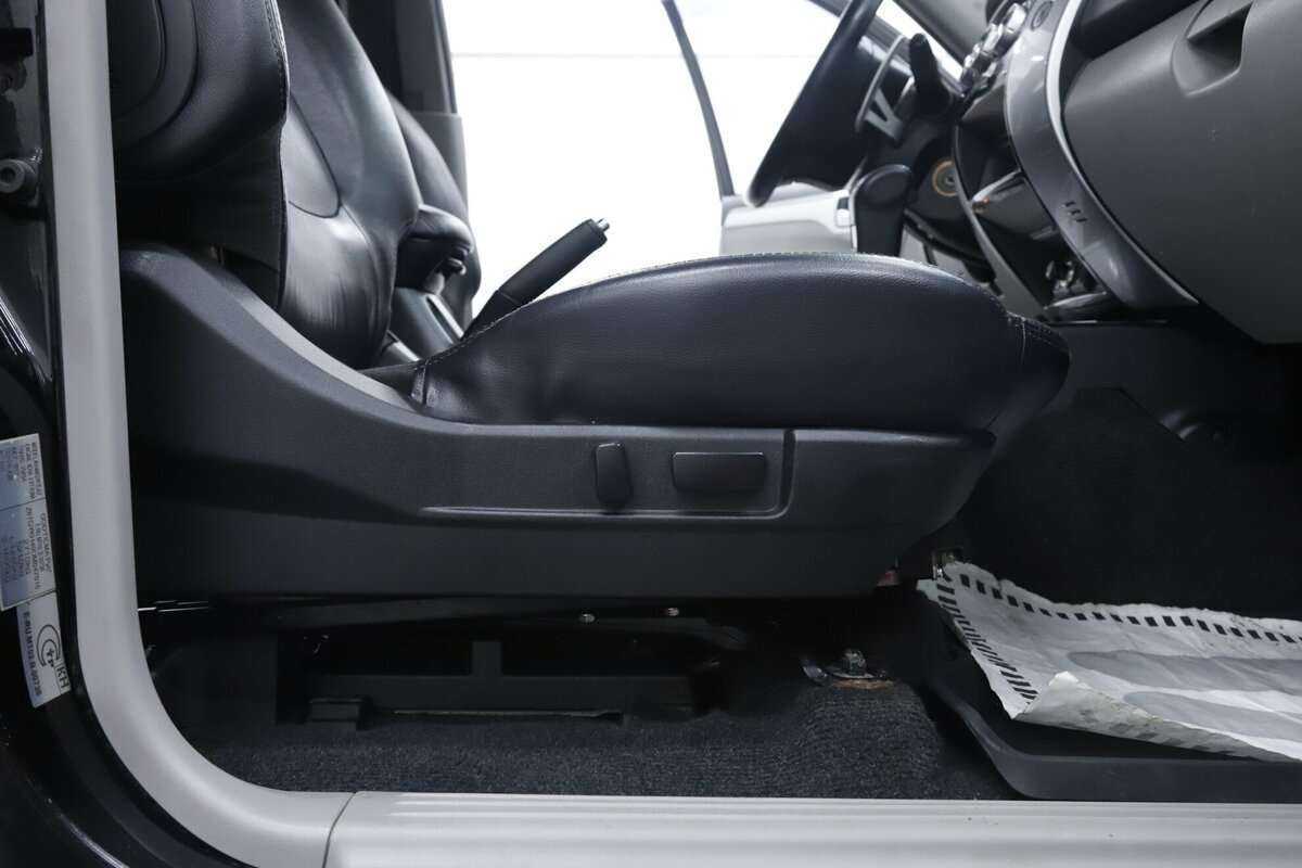 Mitsubishi Pajero Sport, 2015 Фото №17