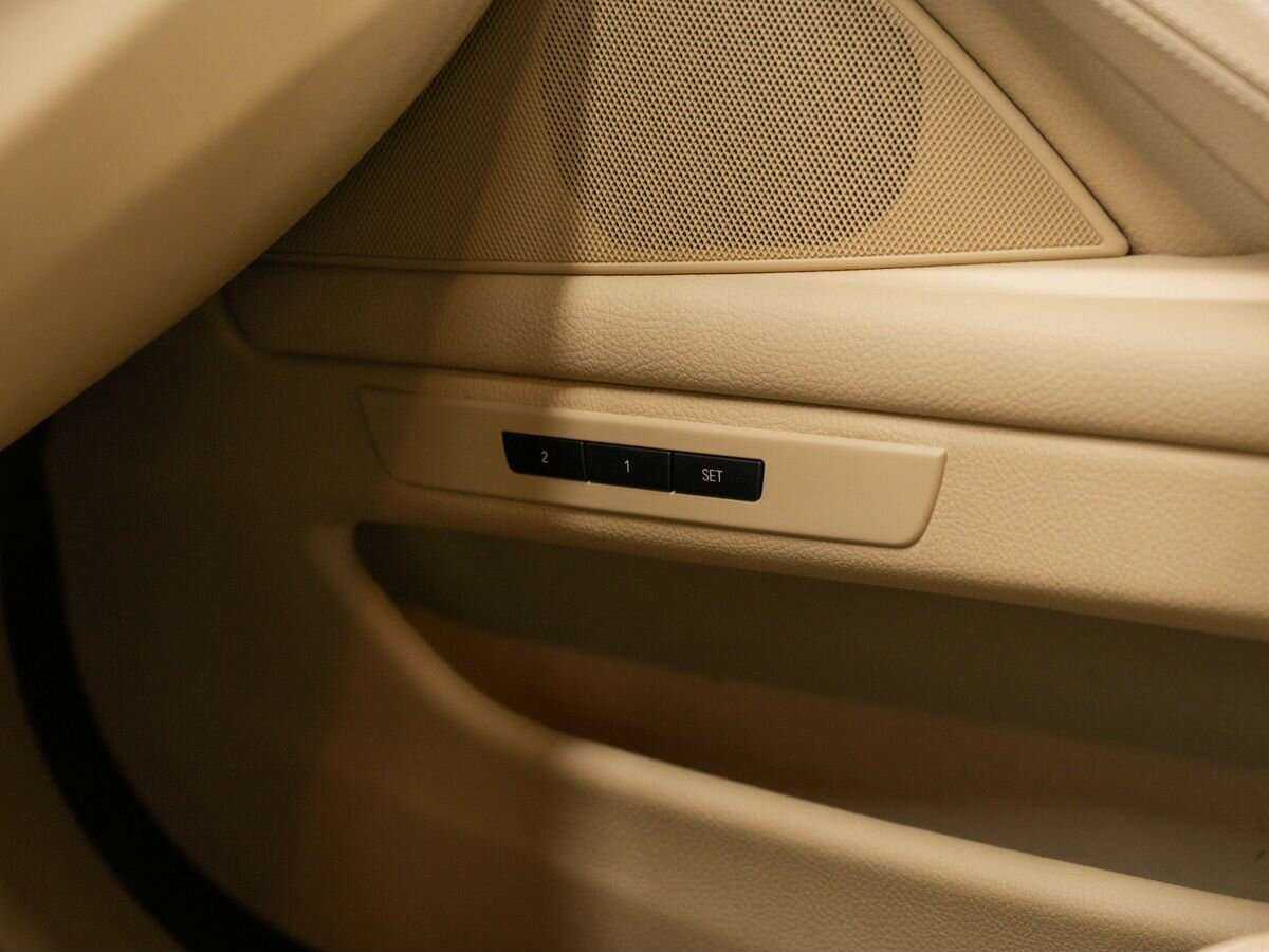 BMW 5 серии 530d xDrive, 2015 Фото №28