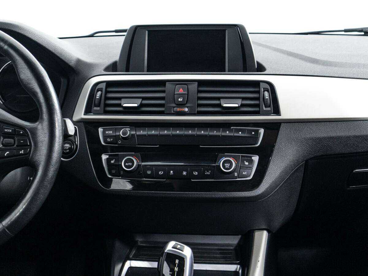 BMW 1 серии 118i, 2018 Фото №14