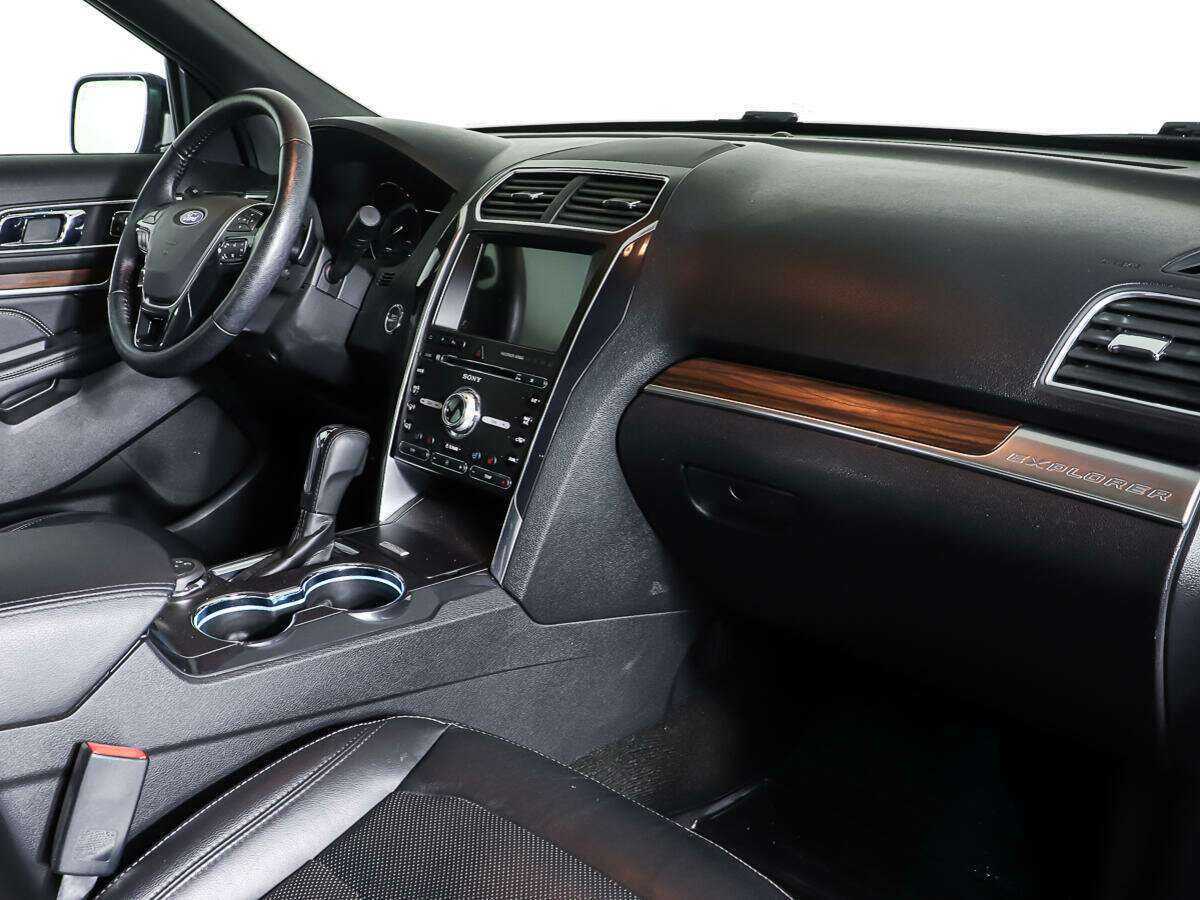 Ford Explorer, 2017 Фото №10