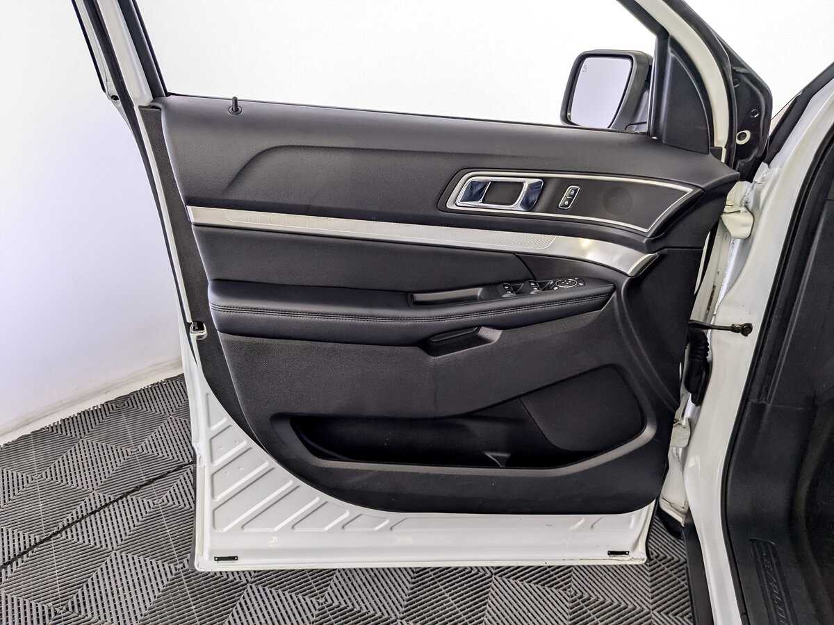 Ford Explorer, 2017 Фото №15