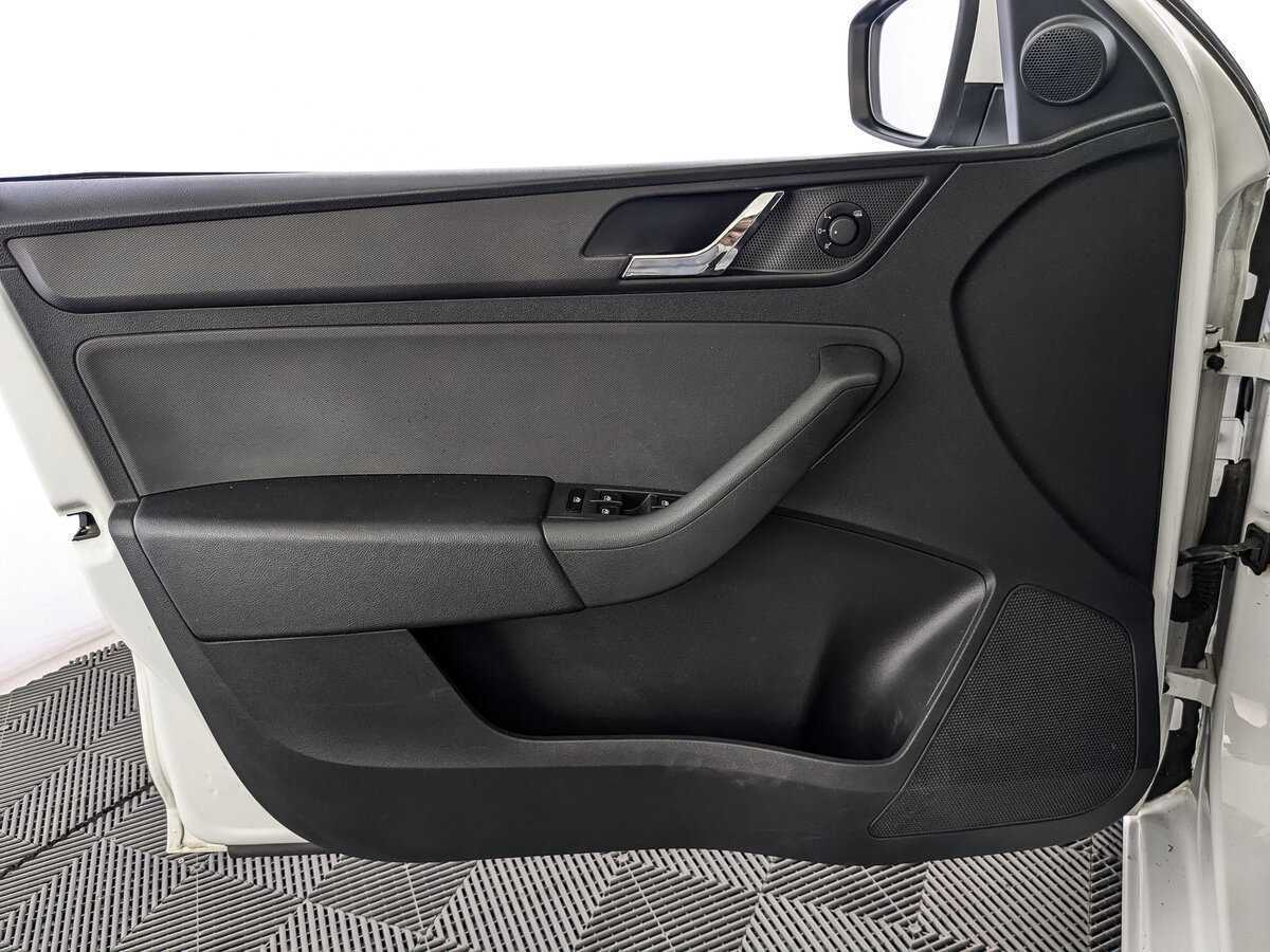 Skoda Rapid, 2015 Фото №15