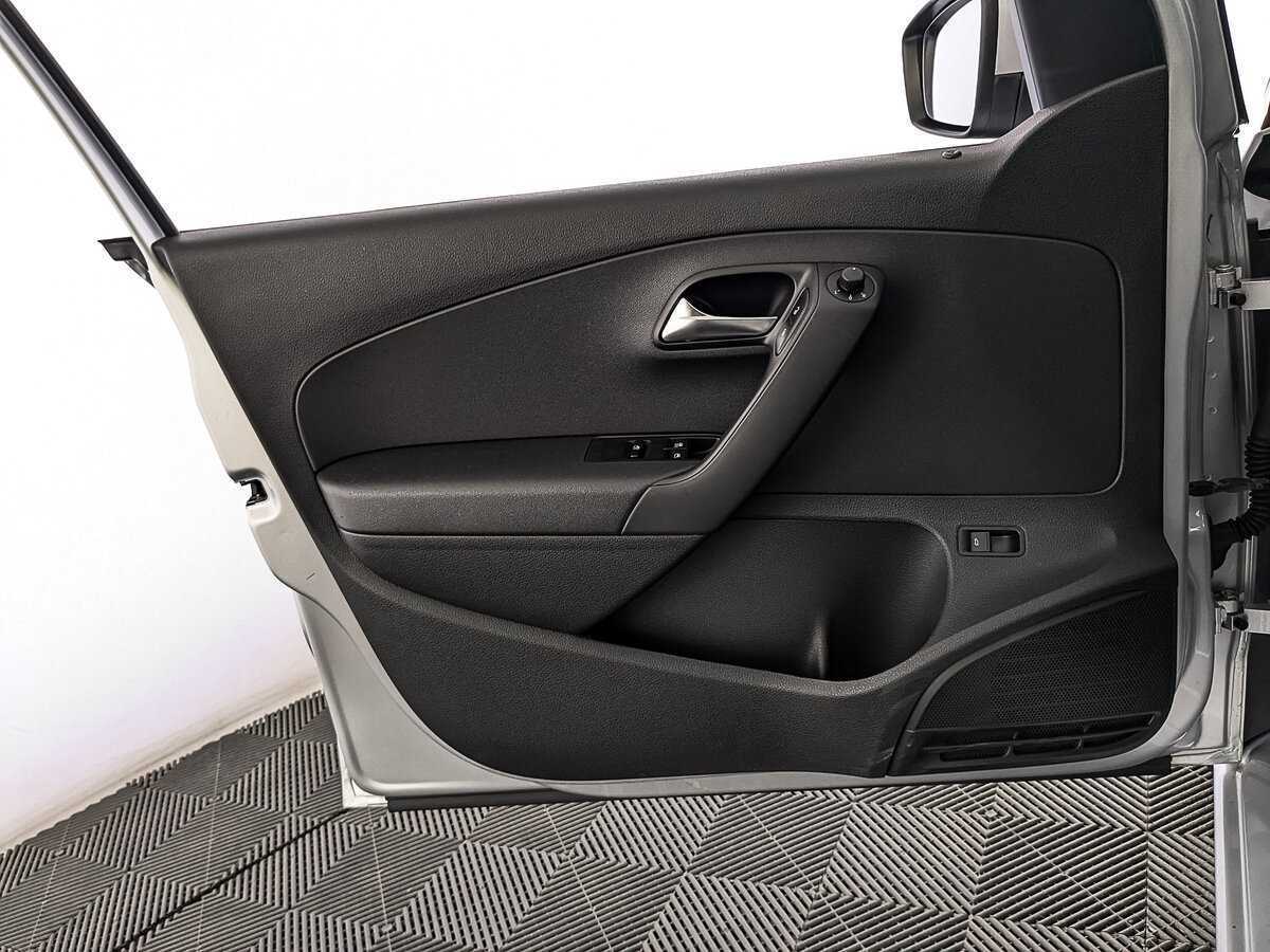 Volkswagen Polo, 2015 Фото №19