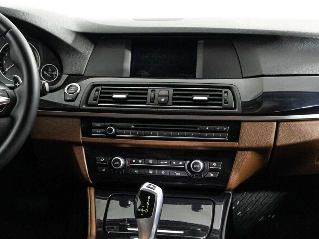 BMW 5 серии 528i xDrive, 2012 Фото №14