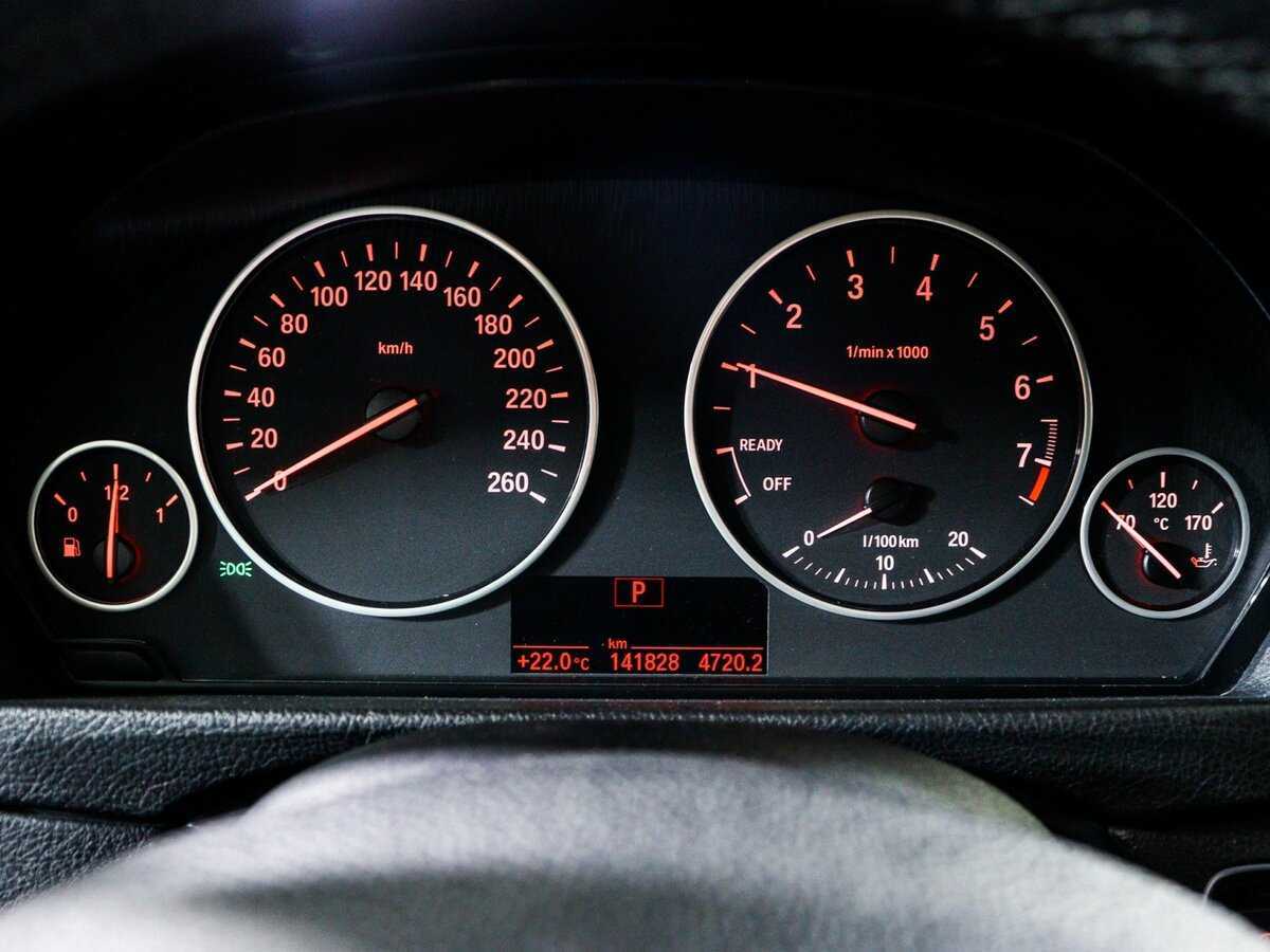 BMW 3 серии 318i, 2015 Фото №9