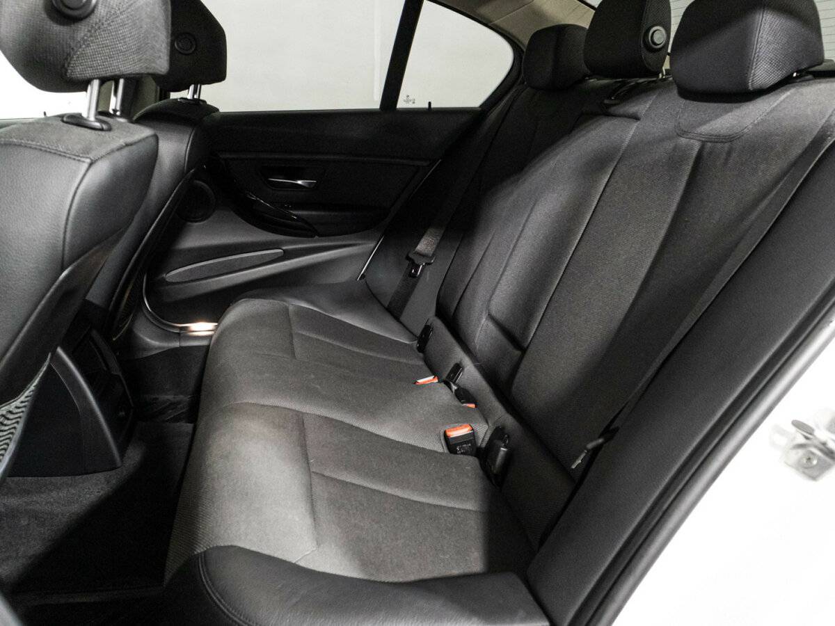 BMW 3 серии 320i xDrive, 2018 Фото №10