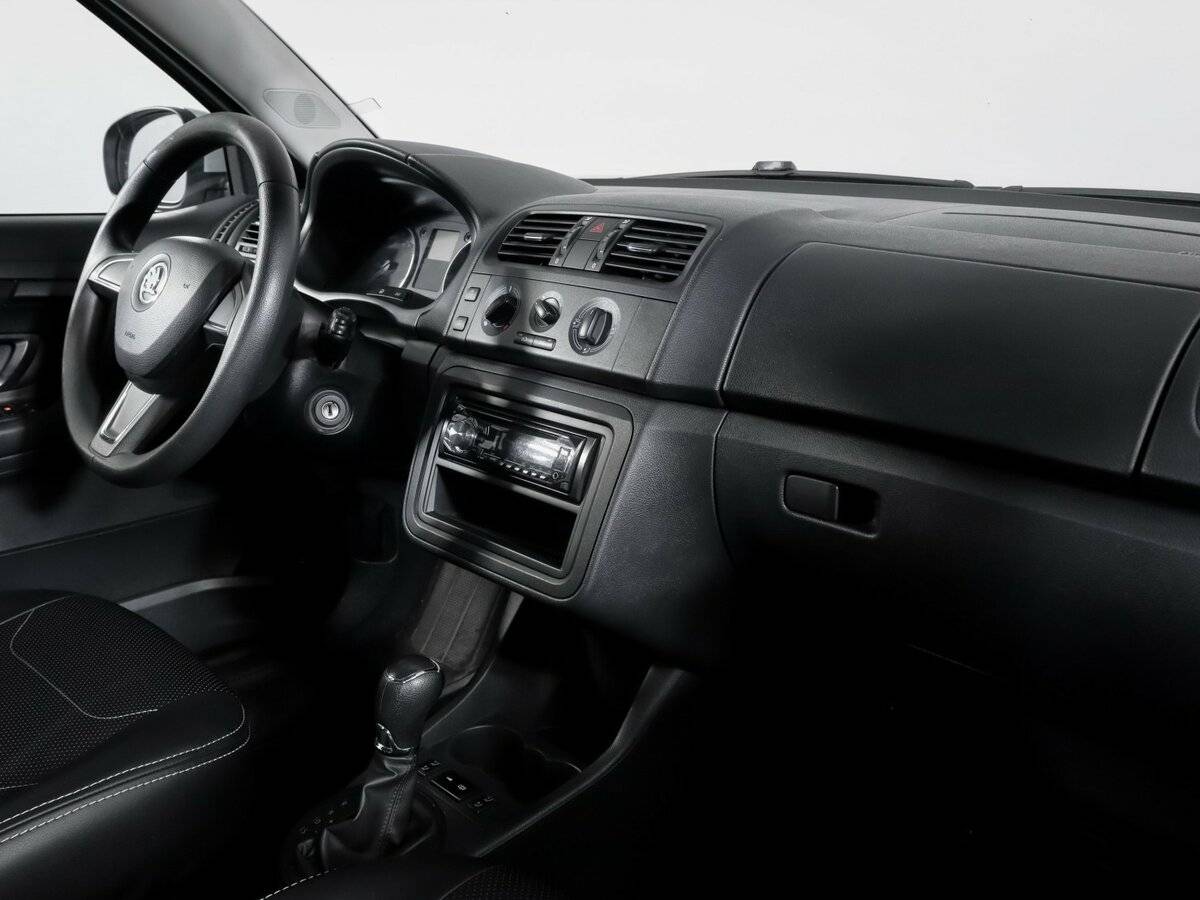 Skoda Fabia II Рестайлинг, 2014 Фото №7