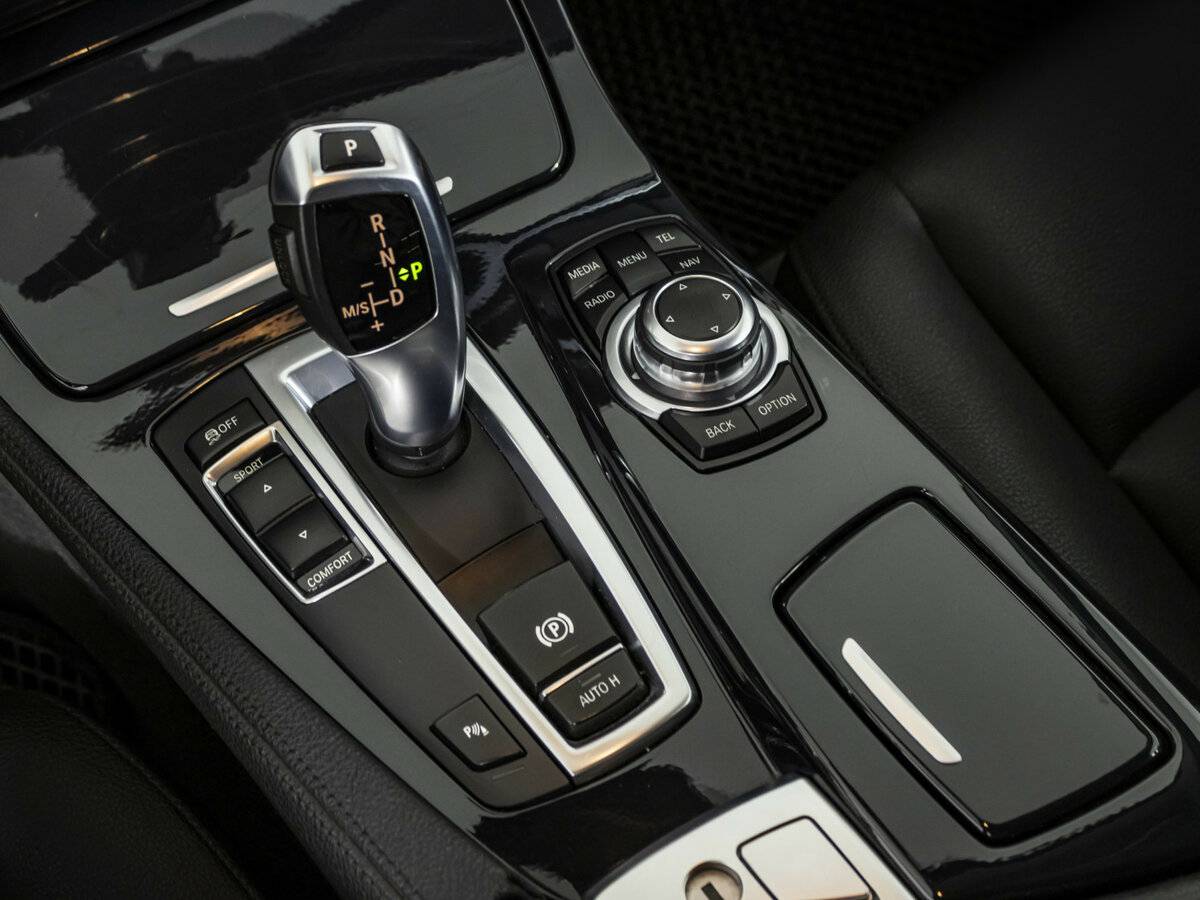 BMW 5 серии 520i VI (F10/F11/F07) Рестайлинг, 2015 Фото №12